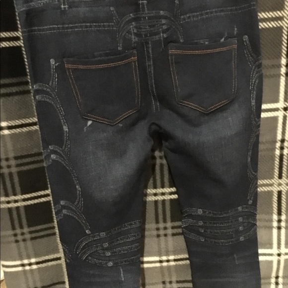 💙 Stretchy blue capris leggings , have a denim look.Sz Jrs 10-13 or Sz M-L - Picture 3 of 6